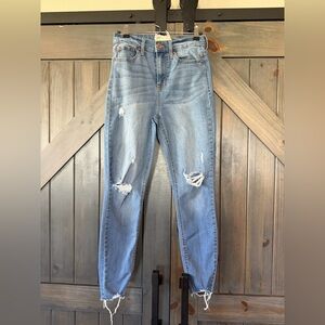 Altar'd State Jeans. size is 26/3 fit is stretchy. Like New!